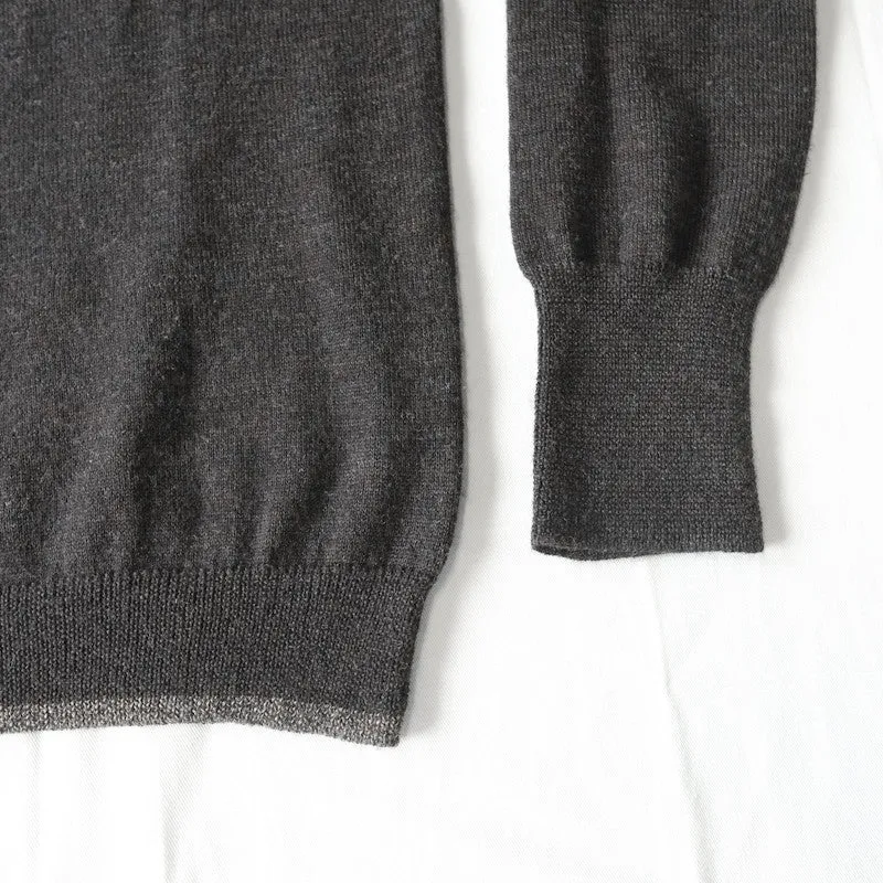 contrast sleeve turtleneck