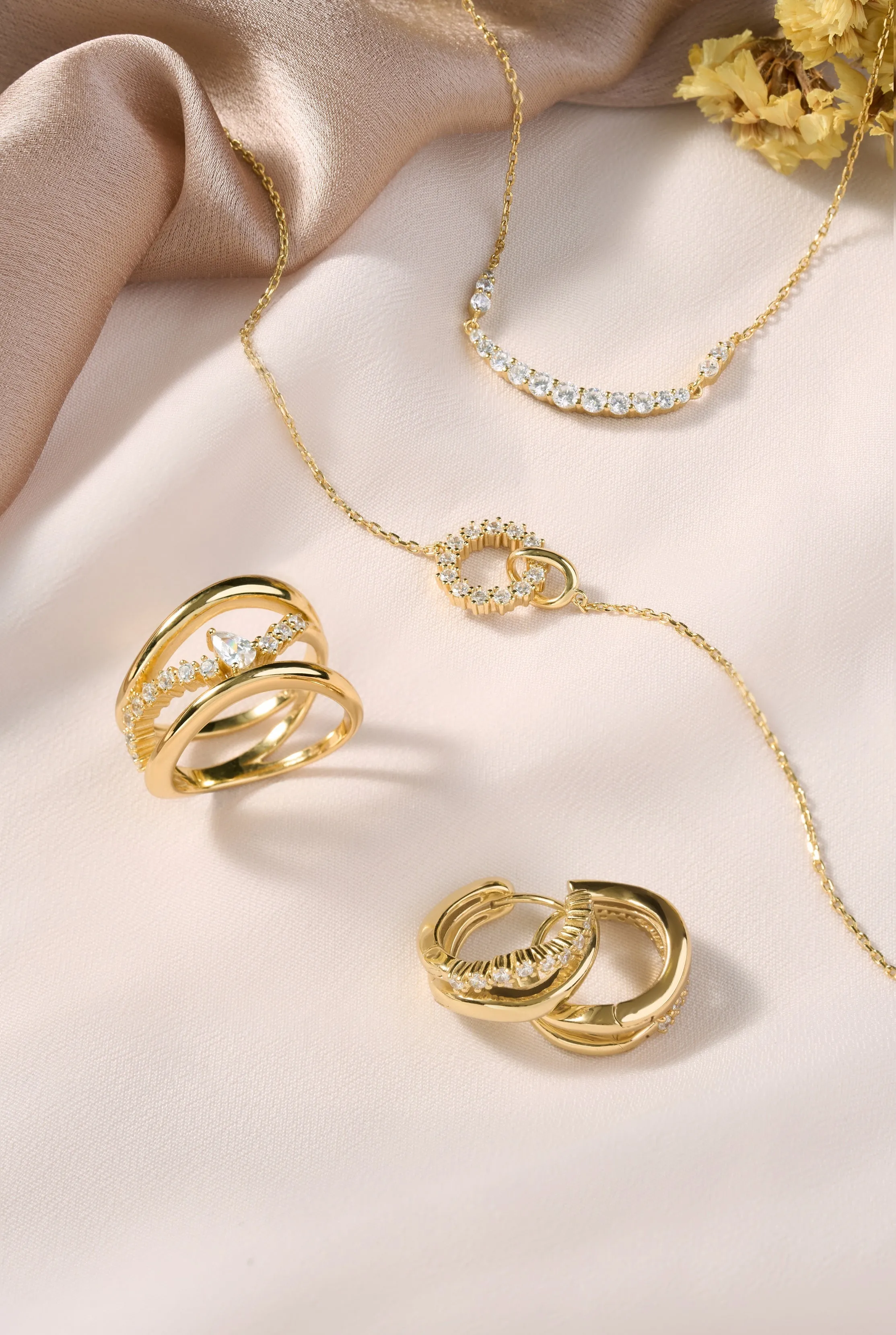 Gold Interlinked Circles Pave Necklace