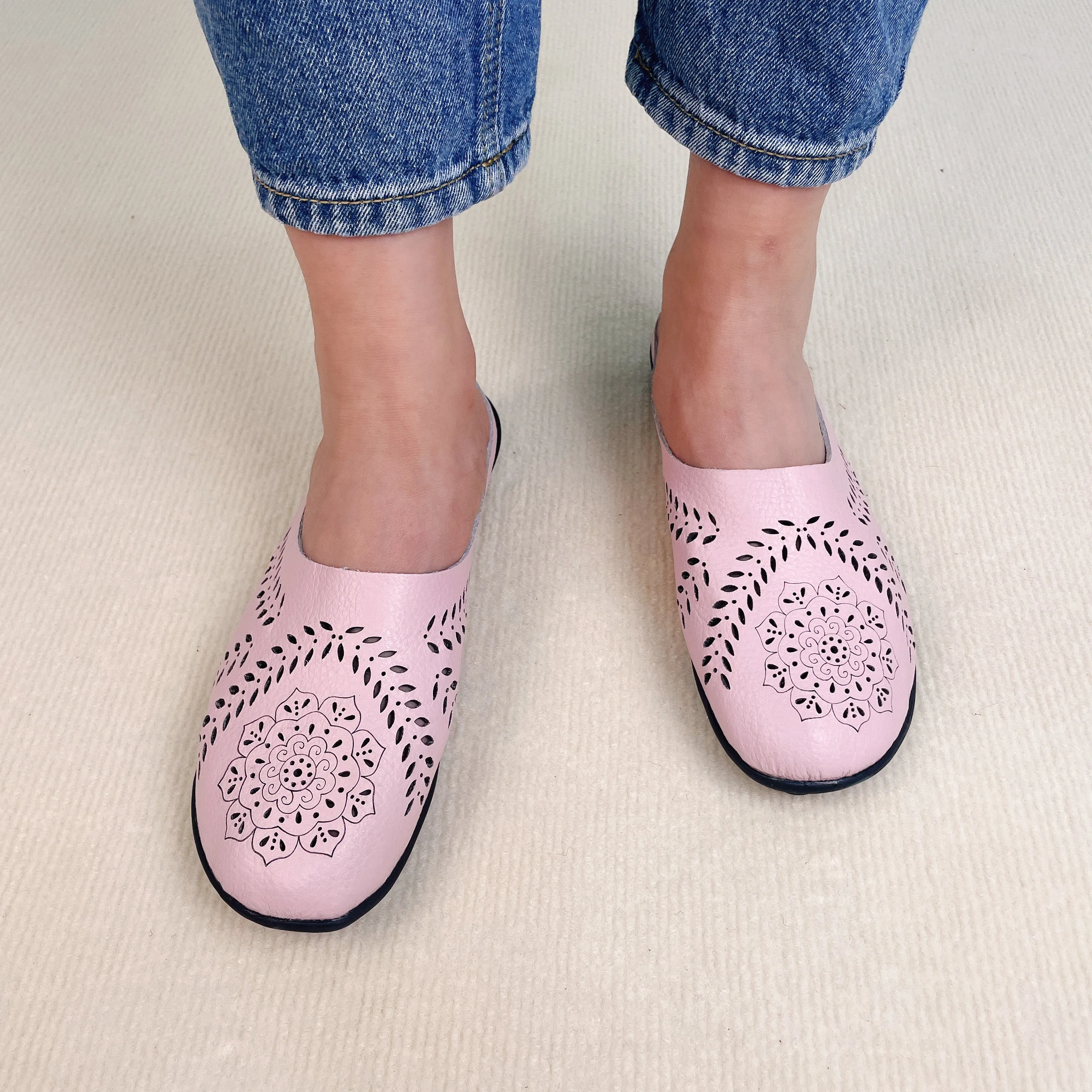 Owlkay Casual All-match Hollow Slippers