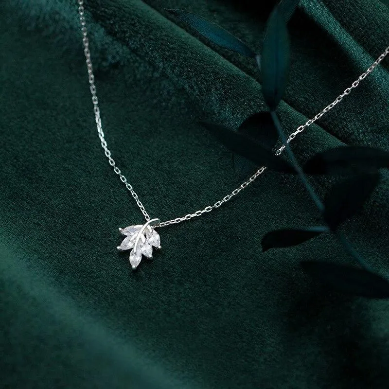 Swanky Leaf Minimal Necklace