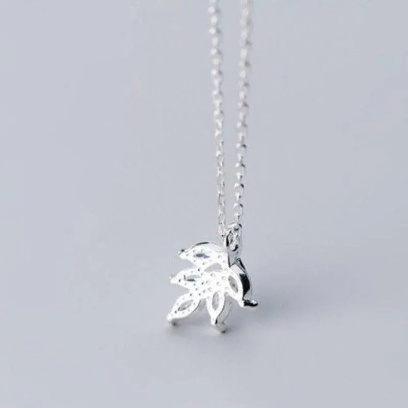 Swanky Leaf Minimal Necklace